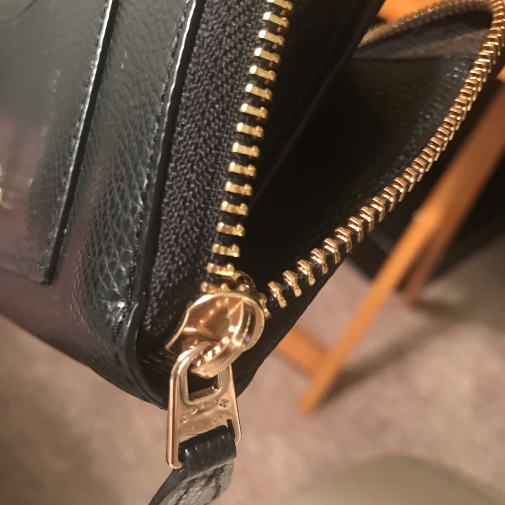 Coach accordion zip around wallet - Picture 4 of 5